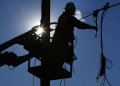 Continúan los trabajos de reparación del tendido eléctrico