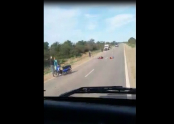 "Impunidad": Un funcionario atropelló a dos jóvenes wichís y los abandonó en la ruta. VIDEO