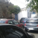 "Hora pico": Vale todo para buscar a los chicos en el colegio