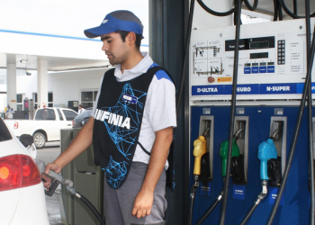 Vuelven a aumentar los combustibles y Argentina tiene la nafta más cara de la región