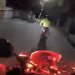 Con la ventana en moto: Al ser sorprendido por la policia, el ladrón, abandonó el botin y se dio a la fuga