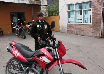 Histórico avance hacia la igualdad:  Capital estrena a su primera inspectora motorizada