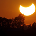 Cómo y dónde se podrá ver el eclipse parcial de Sol en la Argentina