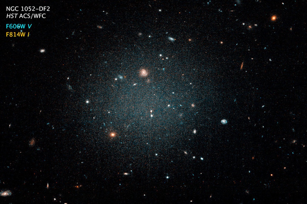 Astrónomos descubrieron una galaxia remota donde no hay materia oscura