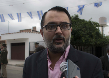 Aguiar quiere reglamentar los permisos de libre estacionamiento