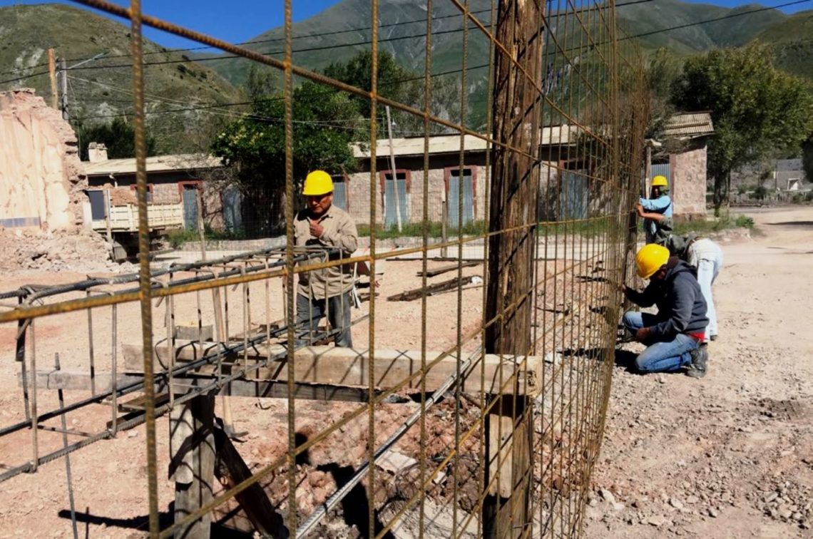 Avanza la reconstrucción de viviendas en Volcan