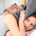 De esta manera afecta a tu salud dormir con alguien que ronca