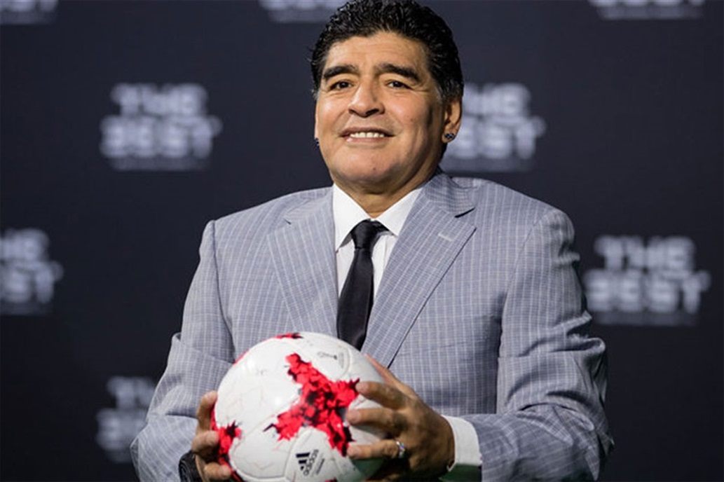 Lejos de la Argentina, Diego Maradona define su futuro