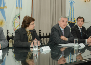 El Gobierno anunció un aumento del 5% para empleados públicos y docentes