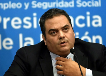 Triaca fustigó a la CGT: "Algunos sindicalistas quieren volver al pasado"