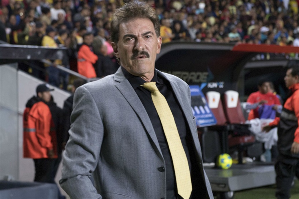 Un tribunal mexicano ordenó la detención del técnico argentino Ricardo La Volpe por acoso sexual