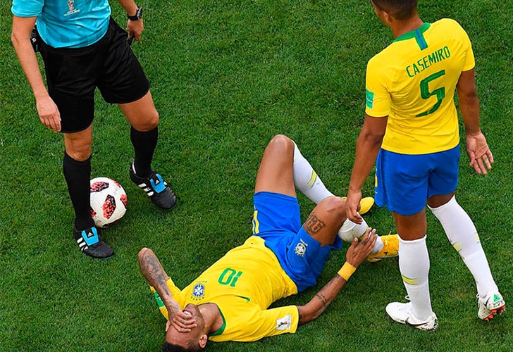 Neymar suma 14 minutos por los suelos durante el Mundial