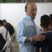Un sacerdote salva a miles de venezolanos que escapan a Brasil, pero despierta recelos en la población local