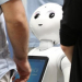 Gobierno japonés introducirá robots con IA en aulas para mejorar el inglés