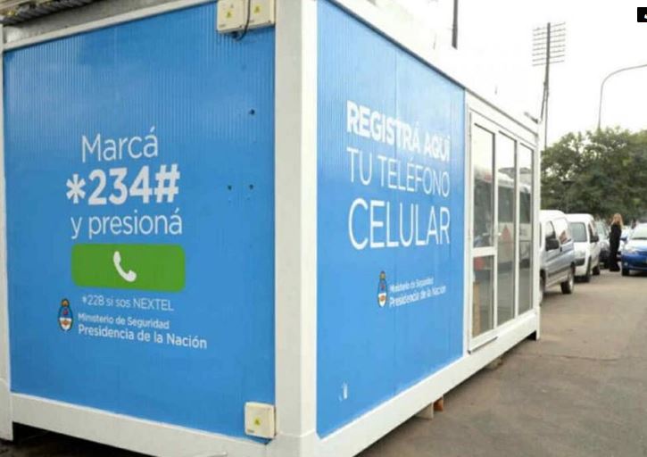 A partir de fin de año bloquearán las tarjetas de líneas prepagas de celular que no estén registradas
