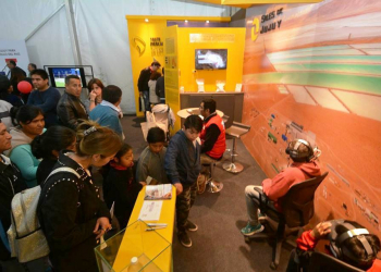 Charla y experiencia virtual en el stand de sales de jujuy en expojuy