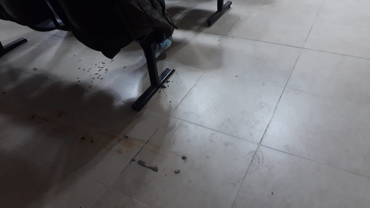 Gente cochina: Ensuciando hasta el hospital