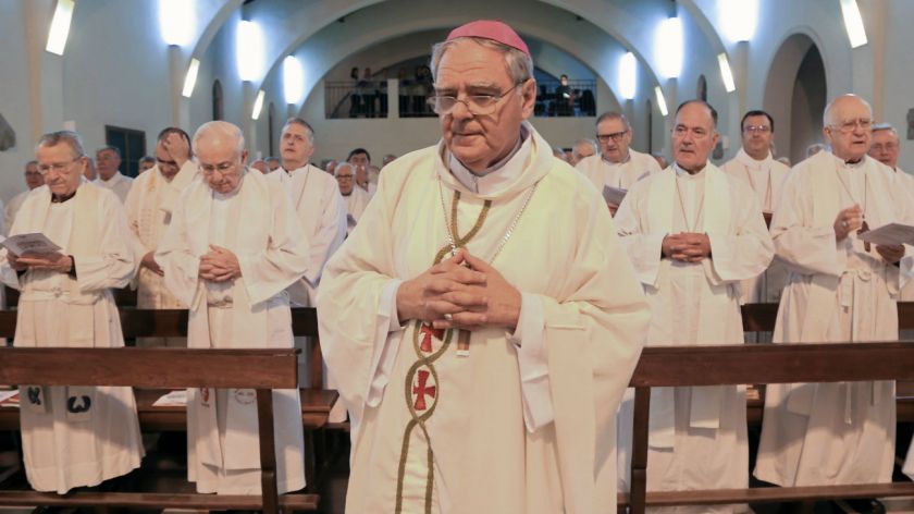 La Iglesia cuestionó la crisis económica, el aborto y los "ataques personales" al Papa Francisco