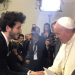 Sebastián Yatra el artista que estuvo en la fiesta nacional de los estudiantes tuvo un emotivo encuentro con el Papa Francisco 😊