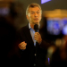 Con un video casero grabado en la casa de una vecina, Macri explicó las nuevas medidas
