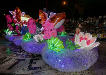 El Comercial Nº 1 abre el desfile del grupo "A"