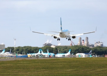 Creen que algunas aerolíneas locales "podrían dejar de existir"