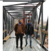 Instalan la estructura para el piso de la pasarela del “Ascensor Urbano”