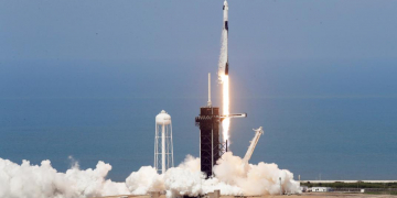 El exitoso lanzamiento  de la nave Crew Dragon se produjo este sábado a las 15:22 hora local de Florida