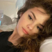Selena Gomez mostró su cabello al natural, con desenfrenados rulos, y causó furor en redes