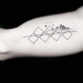 La belleza de los tatuajes geométricos y minimalistas de Okan Uçkun