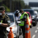 Sin permiso de circulación y violación del aislamiento: 219 autos y 224 motos demoradas