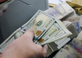 El dólar oficial cerró a $73,86 y el contado con liquidación baja 2,5%, a $ 103,03