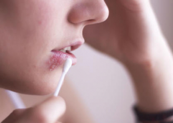 Los peligros de usar maquillaje falso