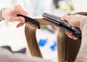 Trucos para planchar (y no chamuscar) el pelo