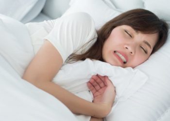Mira lo que ocurre en tu cuerpo si colocas ajo debajo de tu almohada
