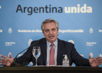 Deuda: Alberto Fernández no subirá la oferta y hablará el martes con los bonistas