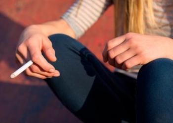 Los jóvenes que fuman son más vulnerables a tener un COVID-19 grave