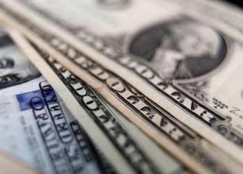 El dólar blue subió a $136 y acumula un alza del 81% en el año