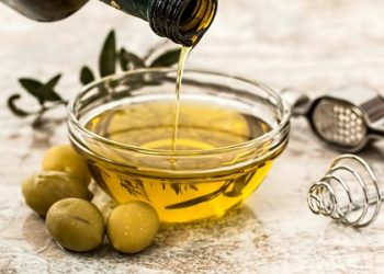 Conoce los beneficios de consumir una cucharada de aceite de oliva en ayunas