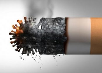 Fumar o vapear aumenta el riesgo de contraer o propagar el coronavirus