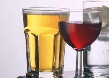 Tomar una sola copa de vino al día engorda y causa daños: el estudio que lo demuestra