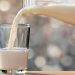 Este es el impacto medioambiental que tiene cada tipo de leche: las de origen vegetal generan menos emisiones