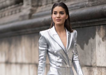 Metálicos a la luz del día: tips de estilo para brillar con estos outfits