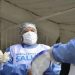 Baja el promedio de casos de coronavirus en el país pero advierten que "la pandemia no pasó"