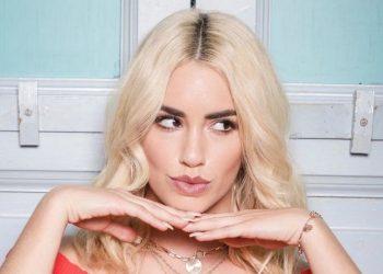 Lali Espósito se sumó a una sugerente moda de ropa interior