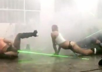 Video: la polémica performance que abrió el debate en la red sobre “los límites del arte”