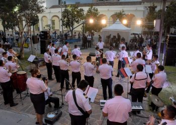 El Ente Autárquico y la Banda de Música de la policía agasajaron a la promo 2020