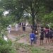 Hallan a una adolescente con un tiro en el rostro, flotando en un desagüe