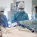 La OMS informó que las muertes por coronavirus a nivel mundial cayeron un 20% en una semana