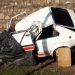Palpalá: un automóvil cayó en una tribuna y casi aplasta a dos jóvenes